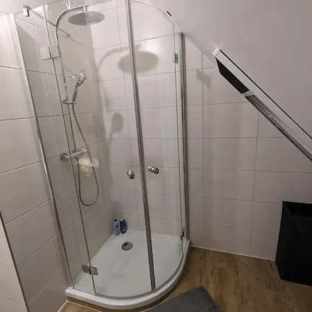 Hotel Grosses Mit Eigenem Bad/flur *